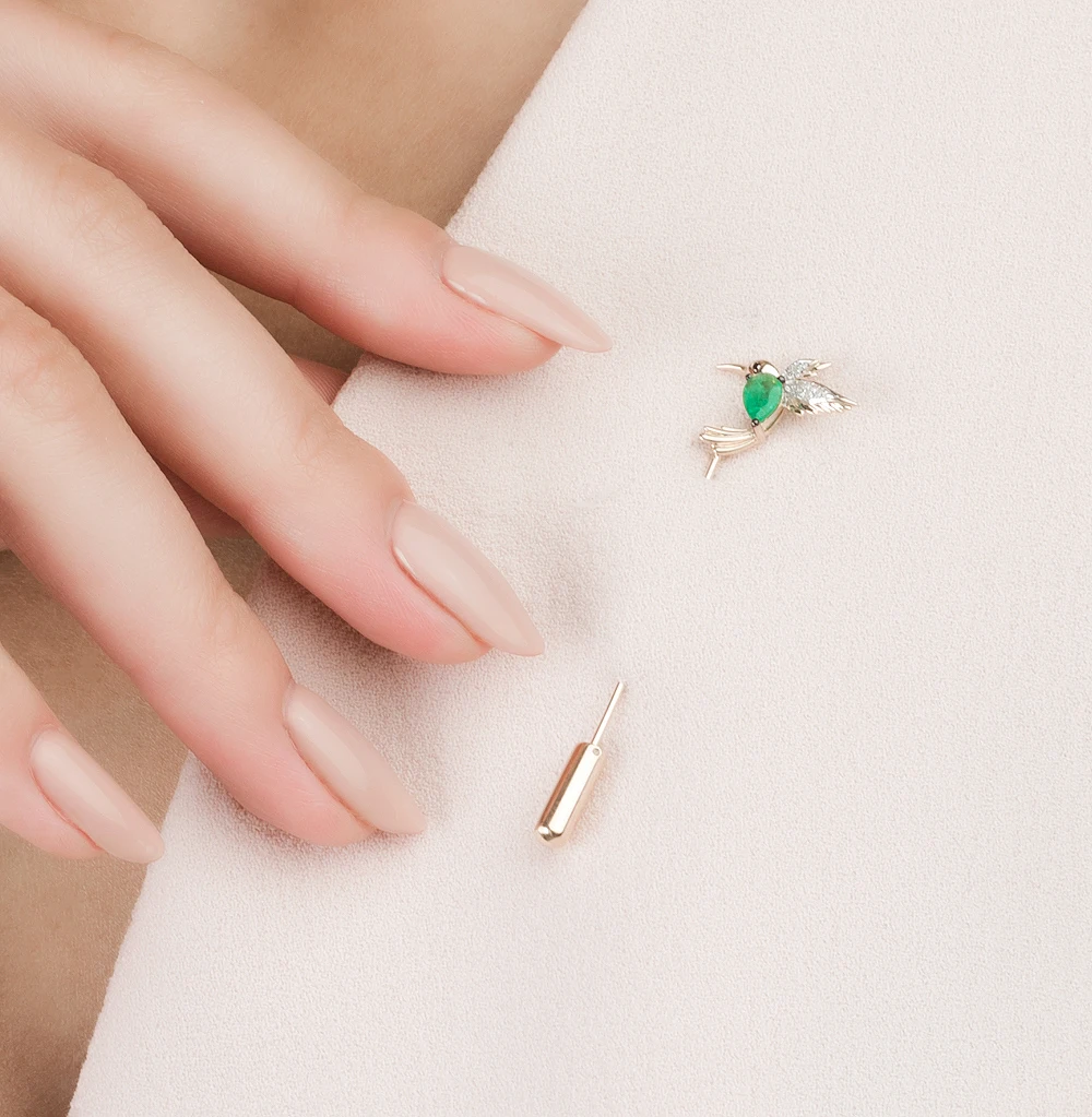 Gold brooch with emerald and diamond SUNLIGHT test 585