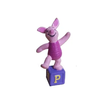 

PIGLET ABOVE CUBE 6CM