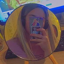 Is a wig-Peluca de cabello sintético para mujer, pelo largo recto con degradado, color rubio, parte media, Natural, gris, verde, azul y negro, Cosplay