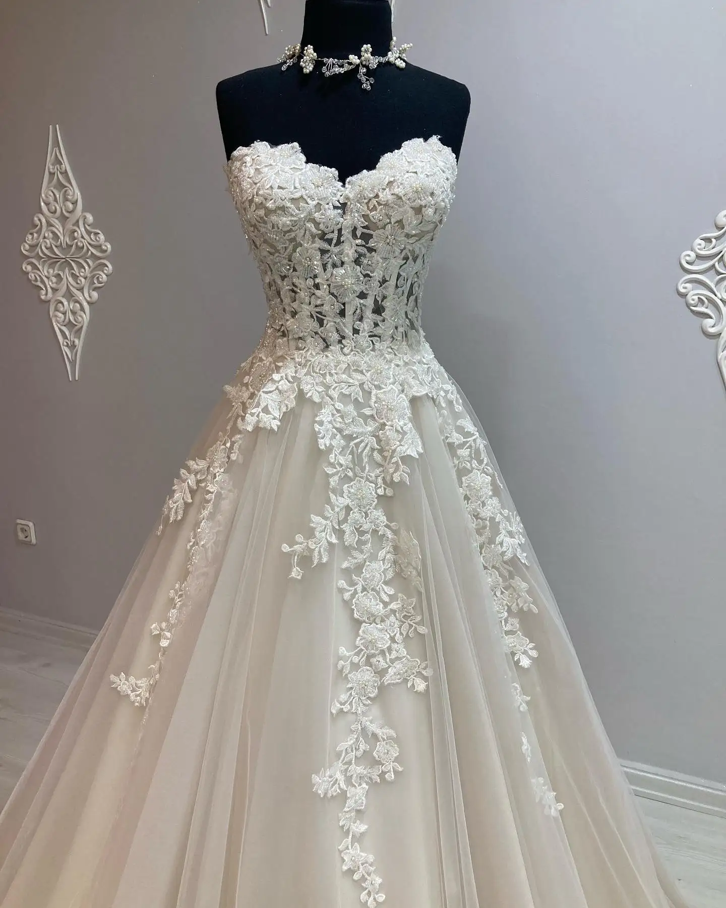 Gorgeous Appliques A-Line Sweetheart Tulle Beach Wedding Dresses 2022  Corset Beaded Backless Bridal Gown vestido de noiva gown for wedding