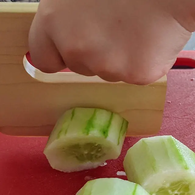 Gyerekbarát Fa Vágódeszka És Kés Gyermekek Számára, Biztonságos Fából Készült Aprító Deszkás Kombináció, Kisgyermek Edény, Montessori Eszköz - Image 5