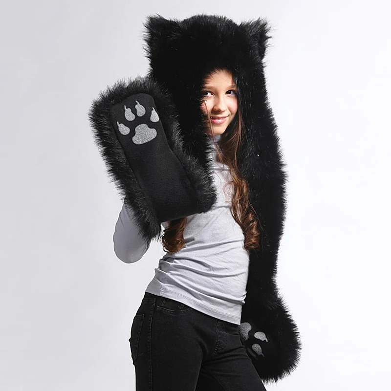 Зверошапка хаски. Шапка с ушками и лапками. Меховая шапка с ушками. Шапка с лапками и ушками. Шапка меховая с ушками джаред.