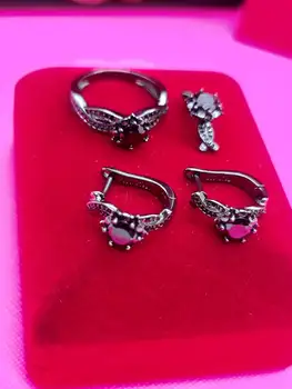 

Set of silver rhodium-plated matches with a chain