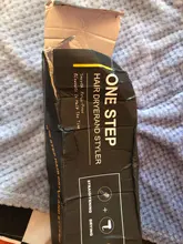 Cepillo que seca y volumiza el pelo de un solo paso, el cepillo produce aire caliente y puede alisar y arizar el pelo