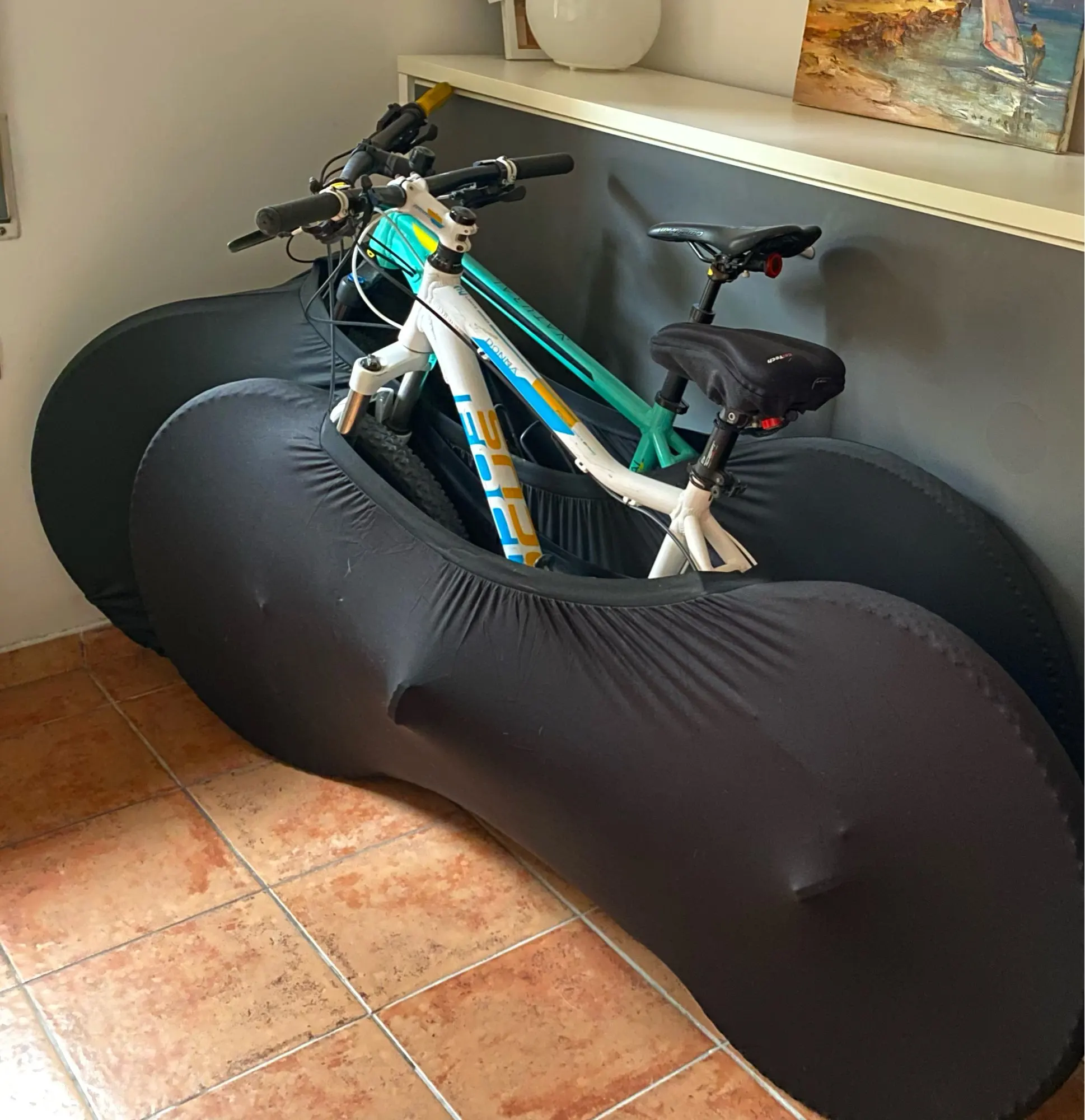 Velosock - Housse de vélo pour protéger son vélo ou son intérieur selon  qu'on le transporte ou qu'on le garde à la maison. - Tisio Bike et Moustache