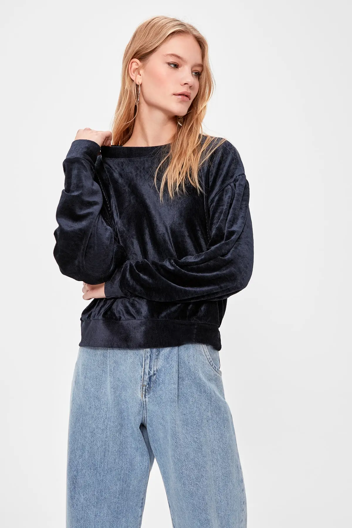 

Trendyol Textured Knit Sweatshirts TWOAW20SW0654
