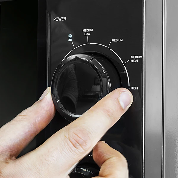 Cecotec все черные микроволновые 1367 20 л 700 Вт черные