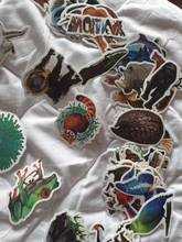 Pegatinas de animales de la selva tropical para ordenador portátil, botella de agua, bicicleta, monopatín, impermeable, pegatina para maleta, paquete de Anime, juguetes geniales