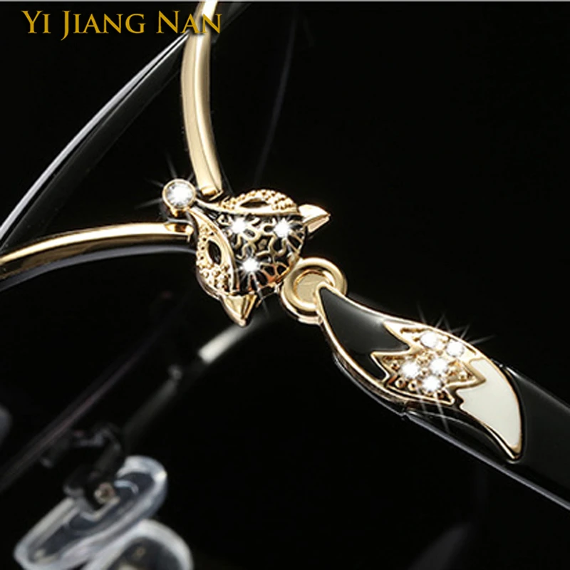 Women Big Rimmed Fashion Oversize Sunglasses Designer Rhinestones Decoration Butterfly Eyewear Sun Glasses