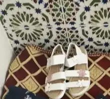 Sandalias de tacto suave para niña, calzado de gladiador con flores para niño, chanclas florales para niña, zapatos de princesa