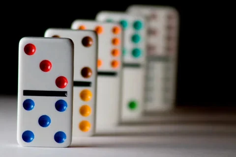 Jogo Domino Profissional Colorido 28 Peças Com Estojo Metal na