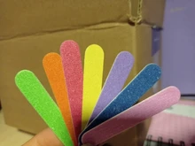 50 unids/lote Mini archivos De uñas 180/240 De madera De colores De uñas Lima De pedicura y ManicureLixa De UNA DIY herramientas De uñas juegos