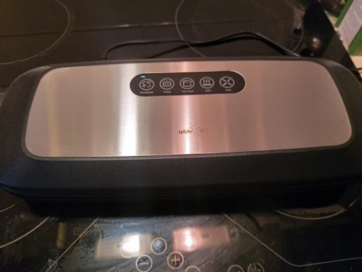 Отзыв о товаре Вакуумный электрический упаковщик пищевых продуктов White Dolphin 220В, 110В с функцией хранение пищи, вакуумная упаковка, вакуумные пакеты 10 шт в комплекте от пользователя K***r