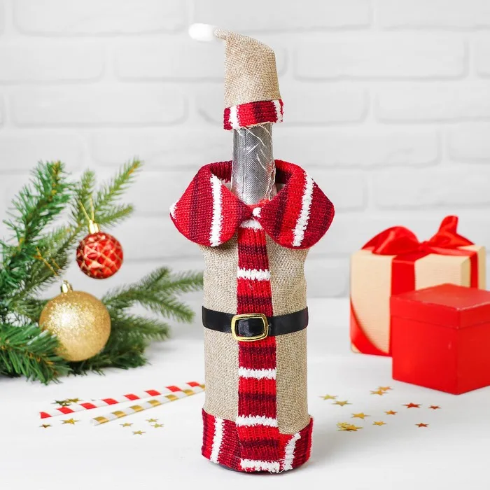 одежда для бутылок на новый год. вязаный чехол на бутылку. украшение бутылок на новый год. украшение бутылок на новый год. одежда на бутылку новогодняя.