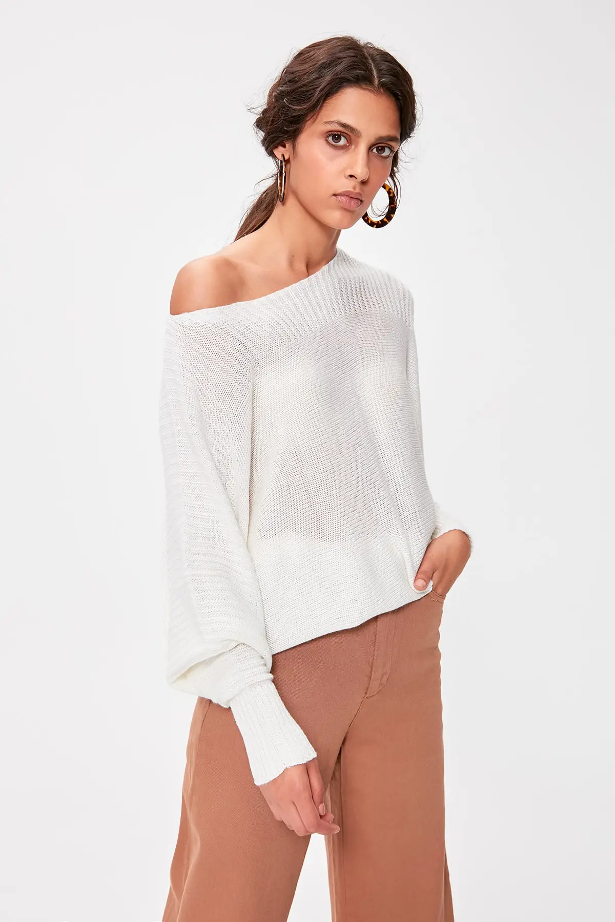 

Trendyol Ecru Boat-Neck Basic Sweater Sweater TWOAW20KZ0561