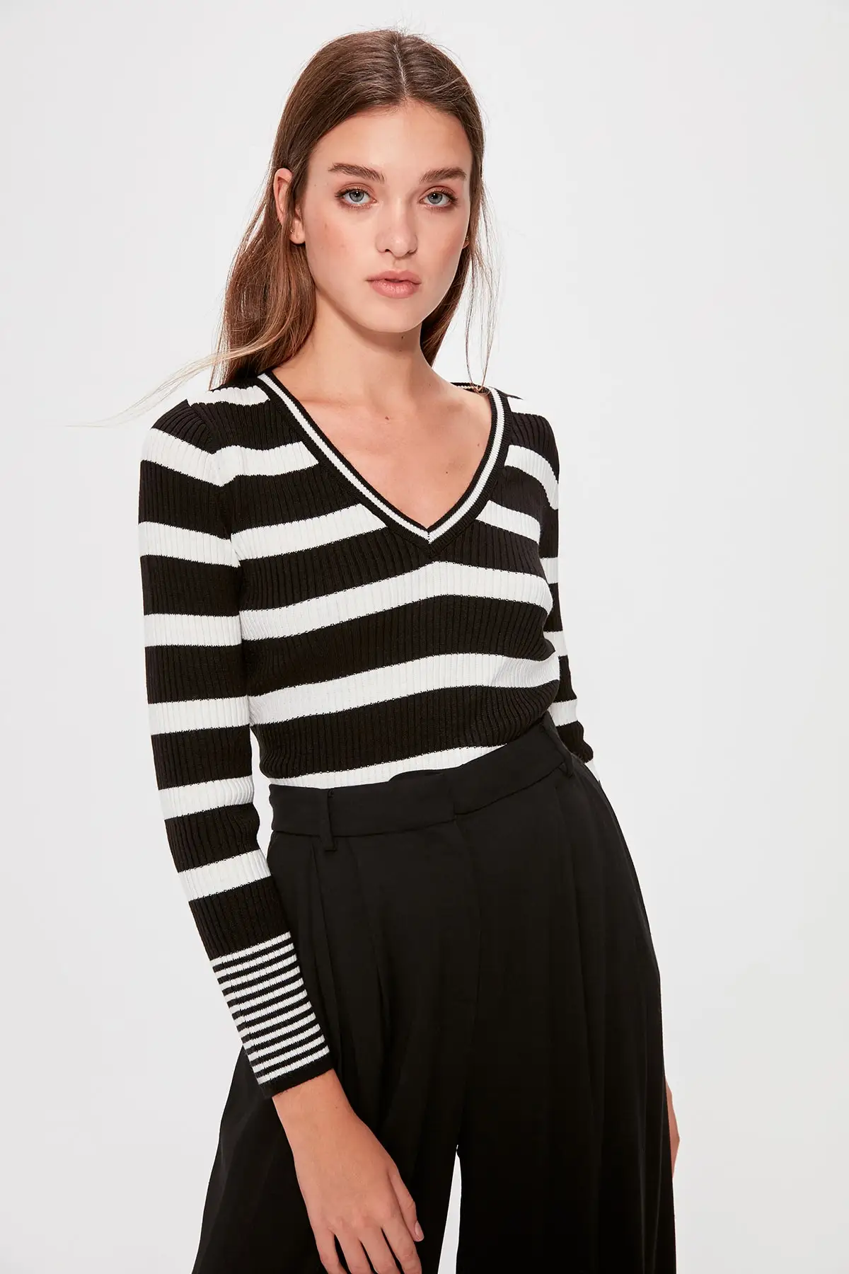 

Trendyol Black Striped V-Neck Knitwear Sweater TWOAW20KZ0163