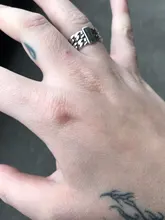 HUANZHI 2020 humano cara multicapa anillos con letras Irregular Cadena de plata tibetana Retro anillo estilo Punk joyería para hombres y mujeres