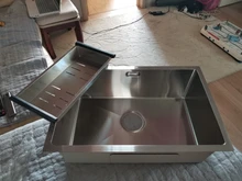 Fregadero de cocina de acero inoxidable, cuenco individual debajo de la montura, borde estrecho cepillado hecho a mano con accesorios de drenaje para el hogar, 304