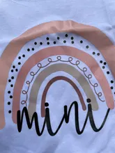 Camiseta a juego con estampado de Arco Iris para madre e hija, camiseta de manga corta con apariencia familiar, ropa de madre e hija, 1 unidad