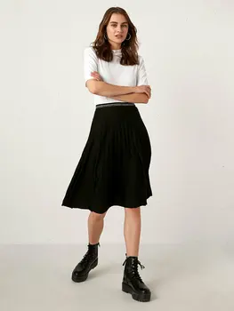 

Beli Fitted Pleated Skirt