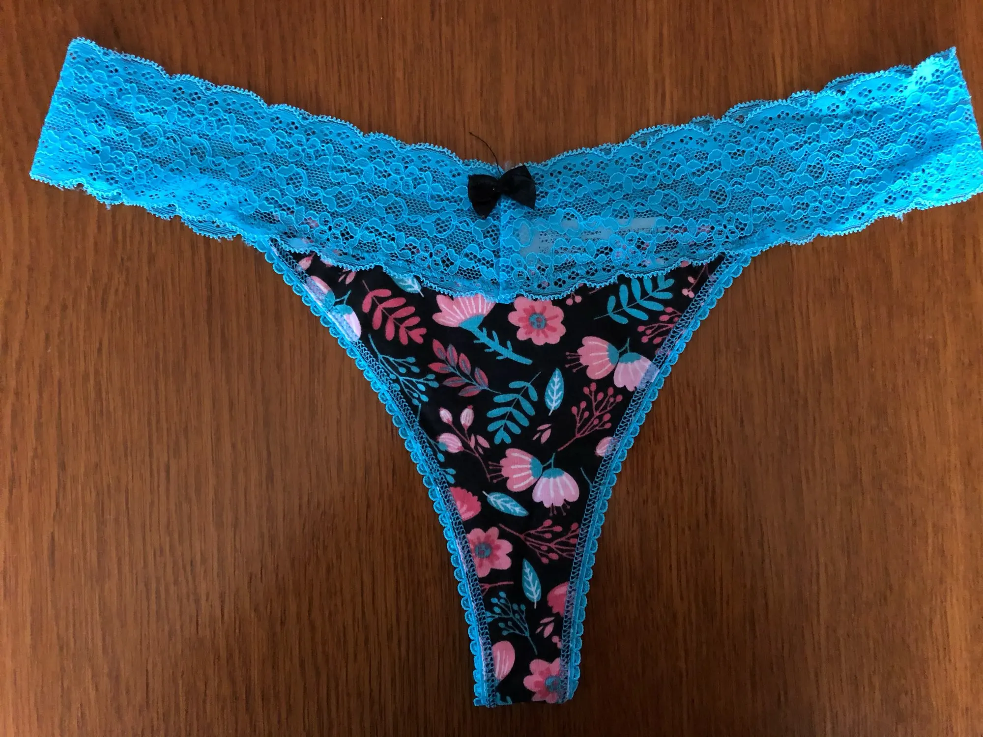 Микро стринги. Стринги спортивные женские с широкой резинкой сетка. Модные стринги. Мода стринги. Мода стринги женские бюстгальтер женские.