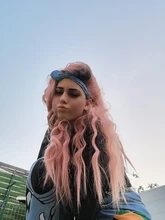 Peluca larga rizada de moda para mujeres negras, resistente al calor medio pelo negro, peluca sintética de fibra para Cosplay