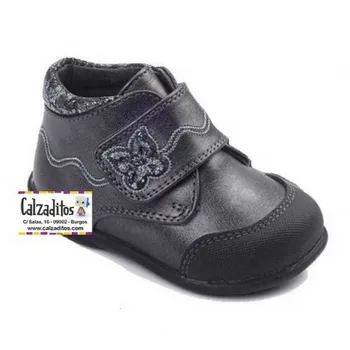 

Boots for baby girl leather color lead with toe and by velcro of D'Bebé