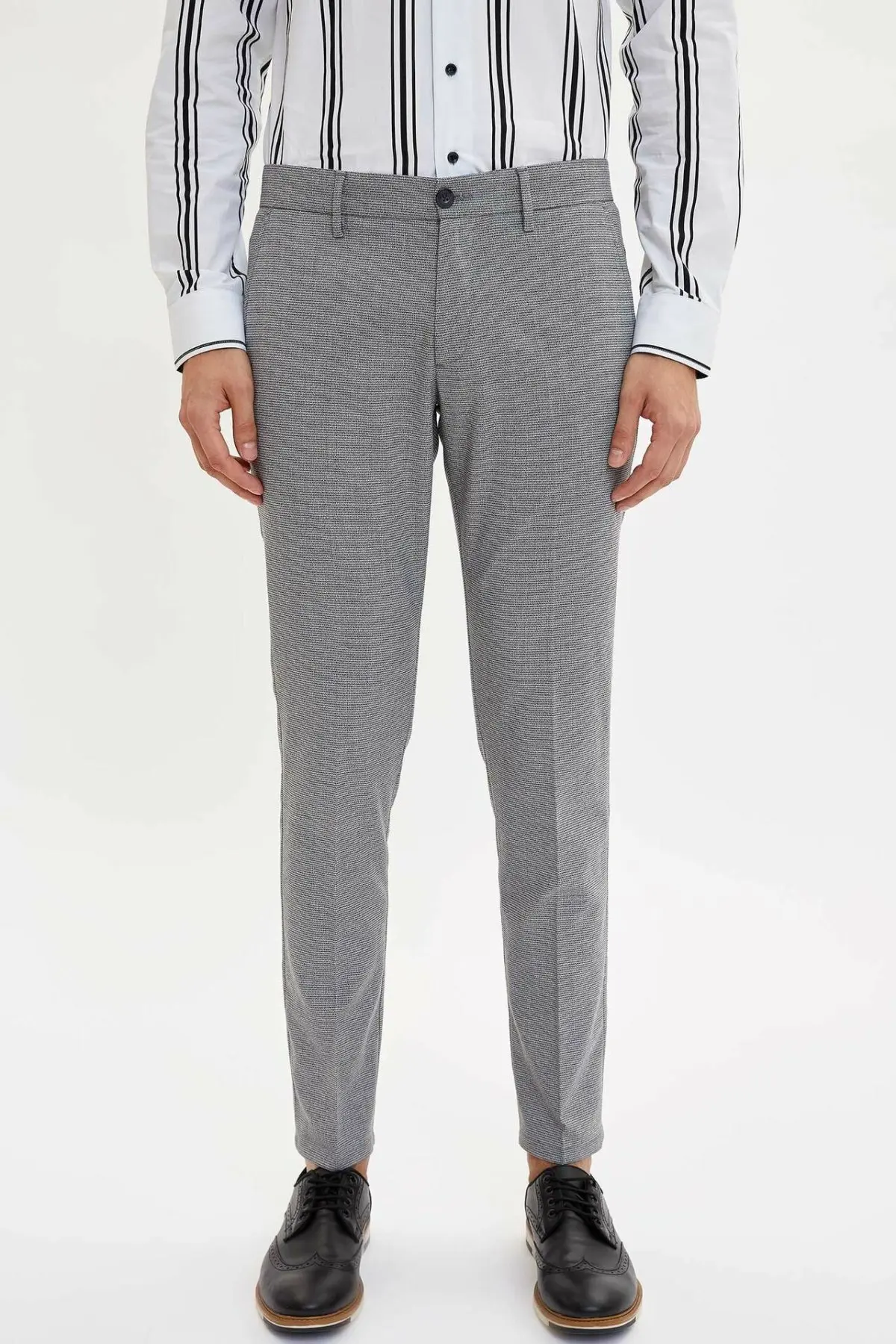 

DeFacto Man Trousers-L6796AZ19AU