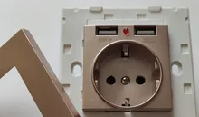 Coswall-Enchufe de pared con puerto USB, toma de corriente de 16A tipo europeo dual, para carga de 5V y 2.1A, con indicador LED, panel gris, negro, blanco o dorado