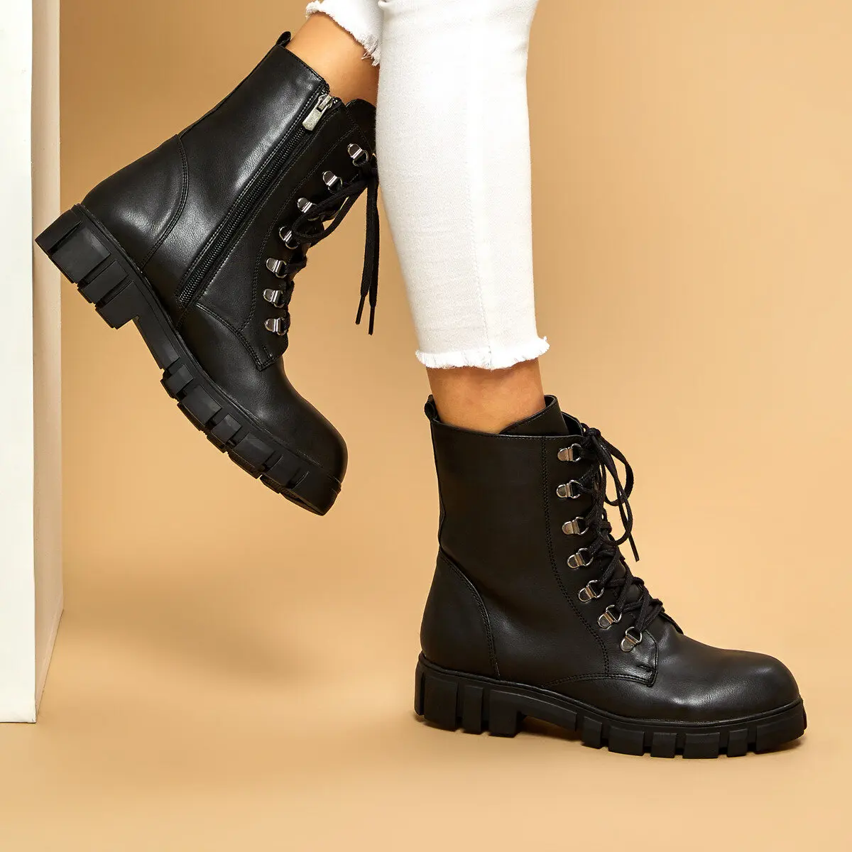 

FLO 19K-916 Black Women Boots BUTIGO