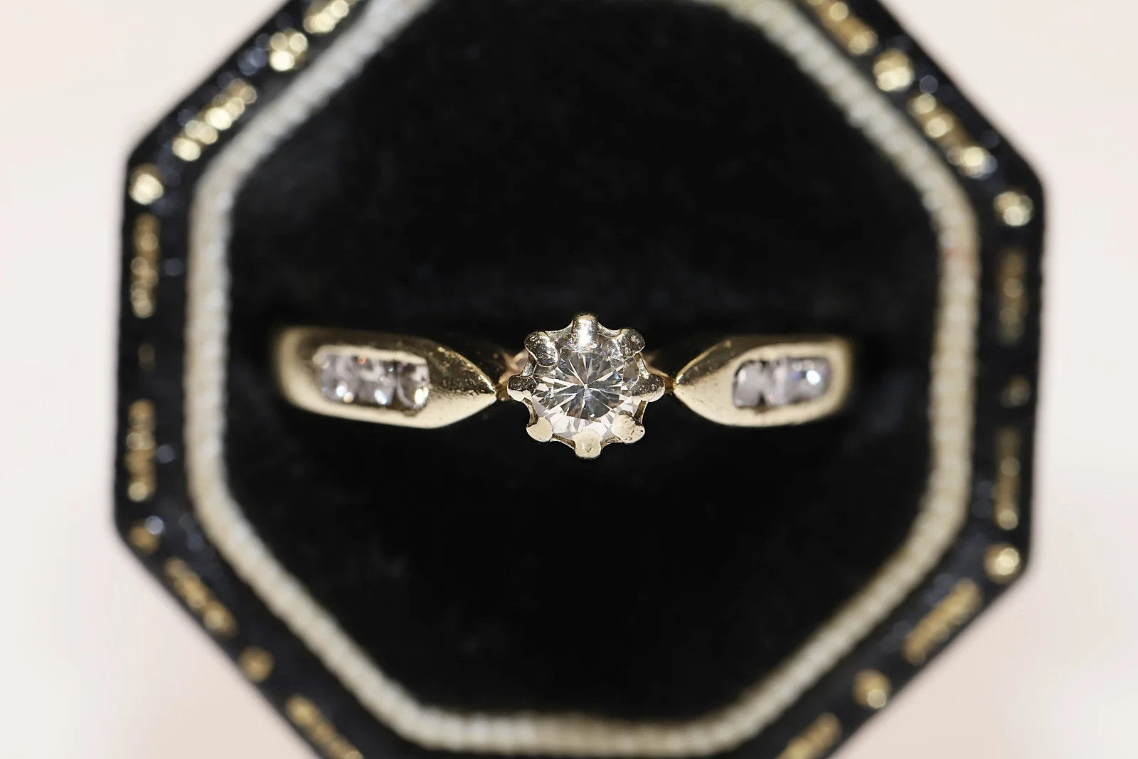 

Original 9k Gold Vintage Natural Diamond Decorated Pretty Solitaire Ring