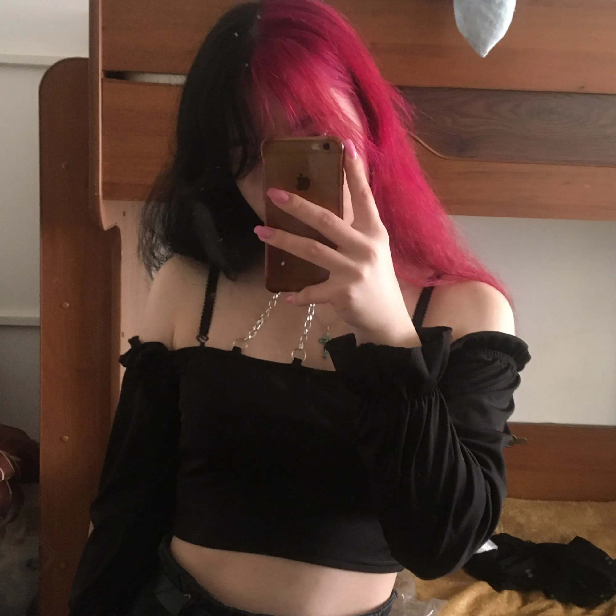 Crop Top With Chains Off Shoulder photo review
