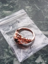 Huitan-Anillo de bruja para mujer, piedra negra única, ajuste giratorio, Diseño de banda, Color oro rosa, anillos de dedo de compromiso para mujer, venta al por mayor