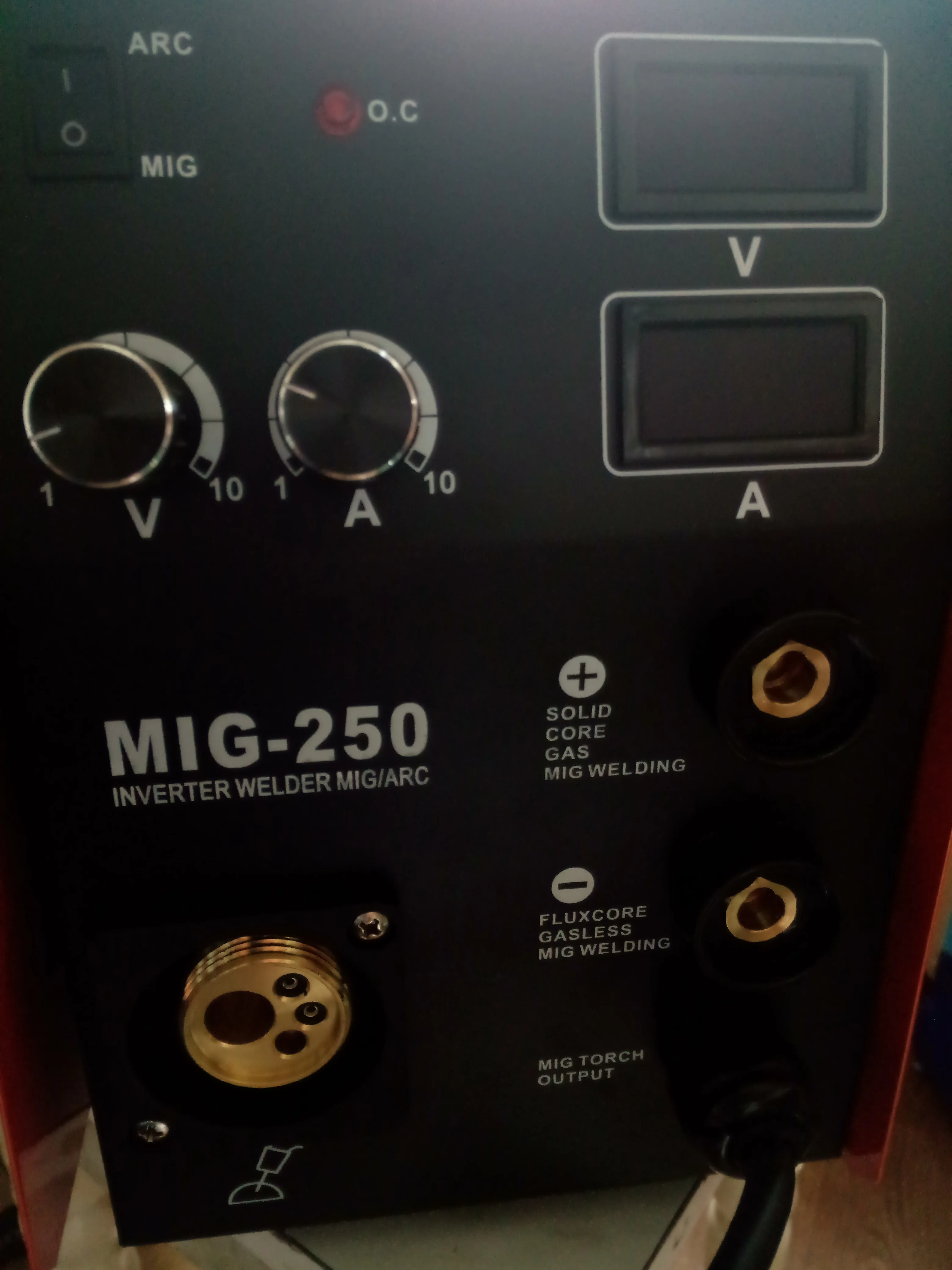 Отзыв о товаре Сварочный аппарат HITBOX Mig полуавтоматический синергический 220 В сварочный инвертор Tig Arc Argon CO2 Многофункциональный MIG250 от пользователя Покупатель