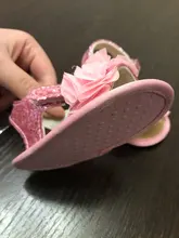 Sandalias antideslizantes de suela blanda para bebé recién nacido, zapatos de moda de flores para niña pequeña