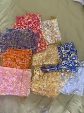 50 unids/lote 7x9 9x12 11x16 13x18cm de impresión de rosas de amor de Navidad de Organza Cordón de saco de regalo de joyería de encanto de bolsas de embalaje