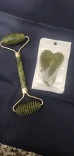Masajeador de Jade Natural para cara, raspador de Gua Sha con rodillo de Jade, con microagujas