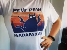 Camiseta blanca con estampado de gato asesino y pistola para mujer, playera con estampado de Pew, Madafakas, Top de manga corta para Halloween para mujer