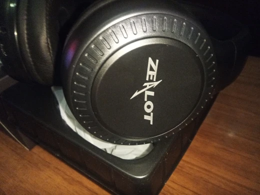 Отзыв о товаре Наушники ZEALOT B19 с ЖК-дисплеем, Hi-Fi стерео наушники, Bluetooth беспроводная гарнитура с микрофоном, FM-радио, слот для карт памяти TF от пользователя E***k