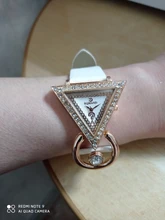 Reloj de pulsera de diamante brillante para mujer, nuevo accesorio de pulsera de cuarzo con esfera triangular, precio barato, 2020, Envío Gratis