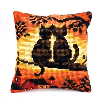 

0008662-pn pillow vervaco 'Cats on the dereve' 40x40 cm