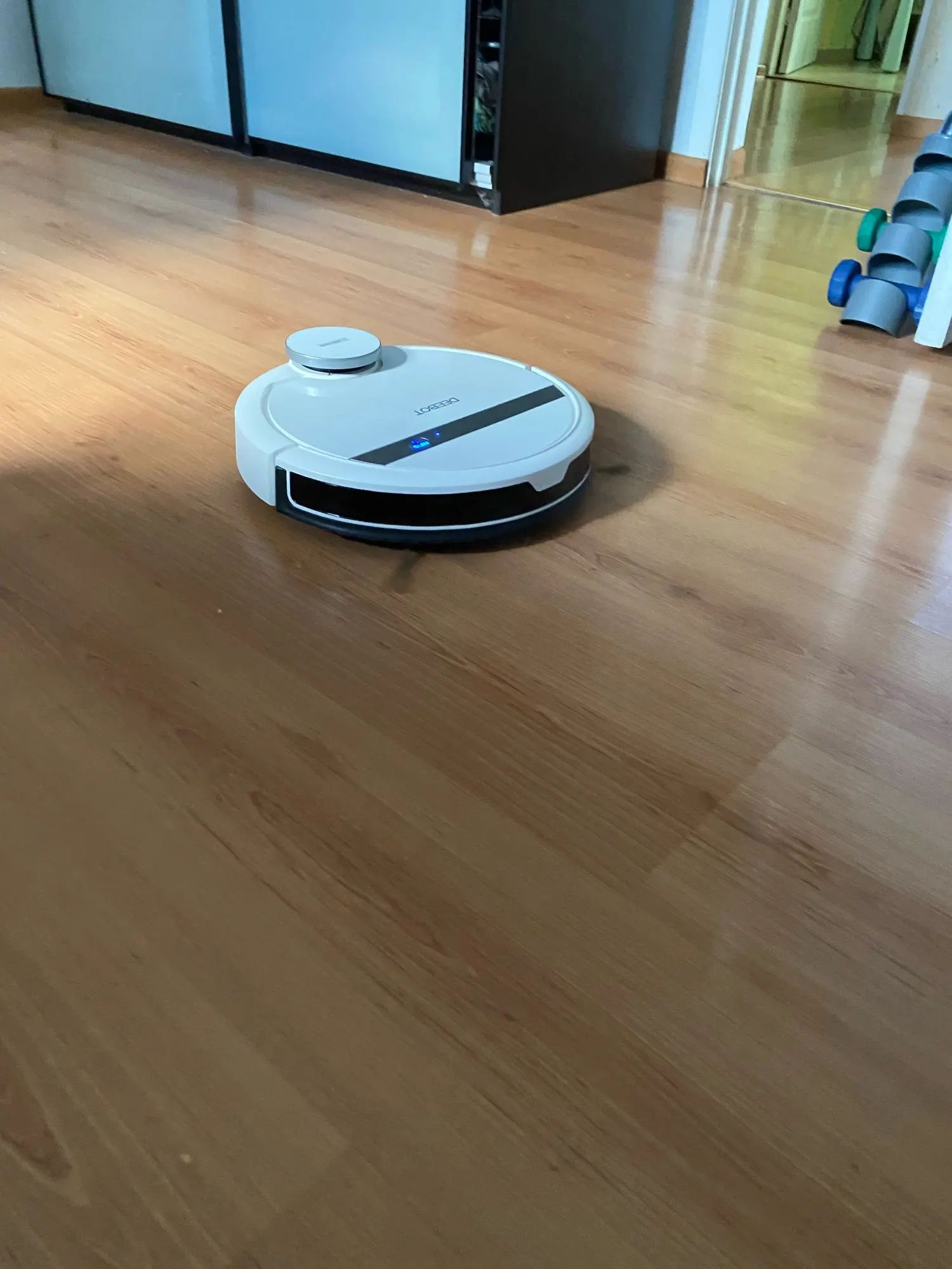Отзыв о товаре Лазерный робот-пылесос ECOVACS Deebot DE55 Интеллектуальный автоматический робот для для уничтожения бактерий, вирусов и клещей от пользователя M***o