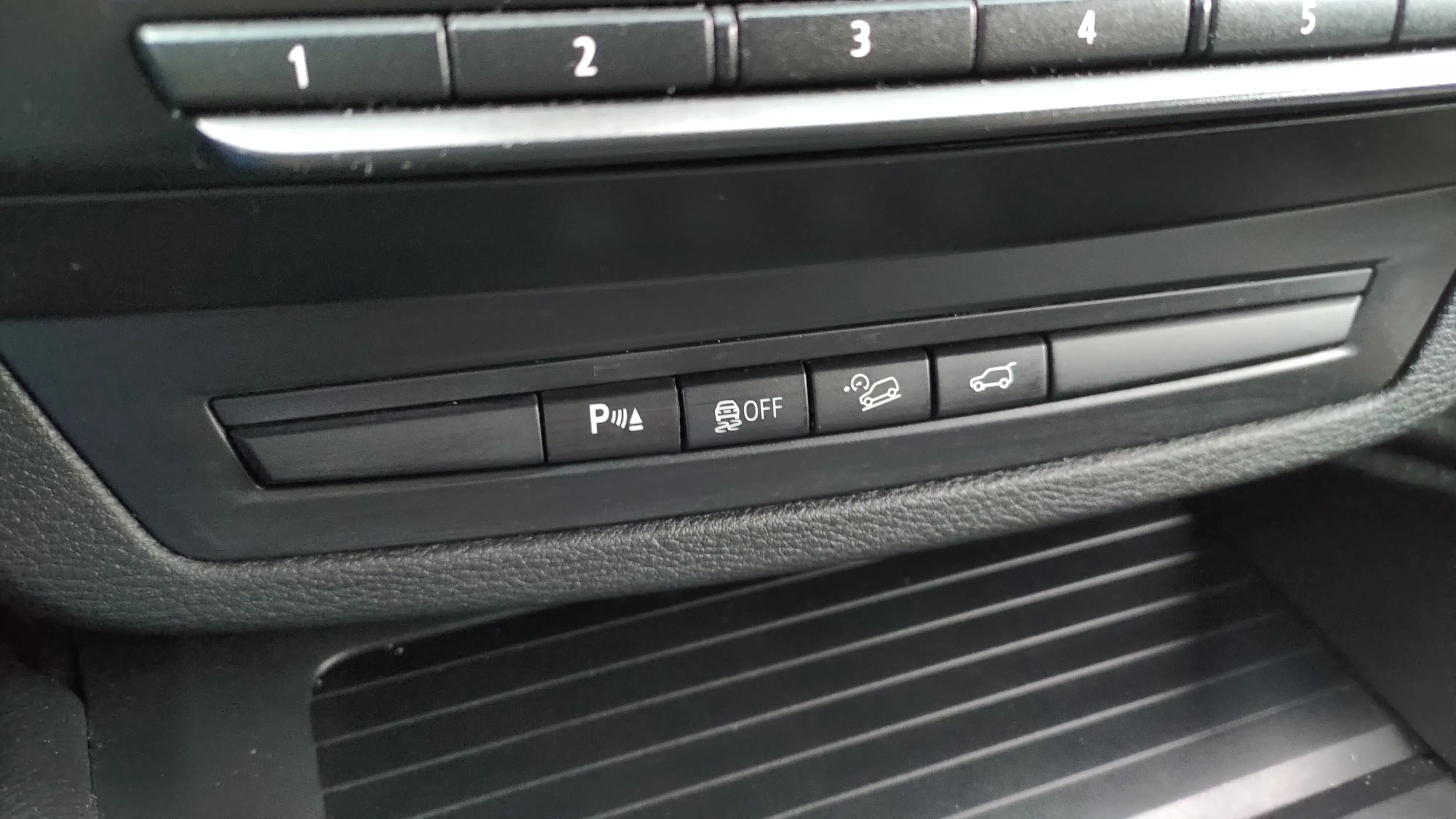 Кнопка dtc. Кнопка dtc. Bmw x1 e84 usb в бардачке. Кнопка dtc. Кнопка dtc.