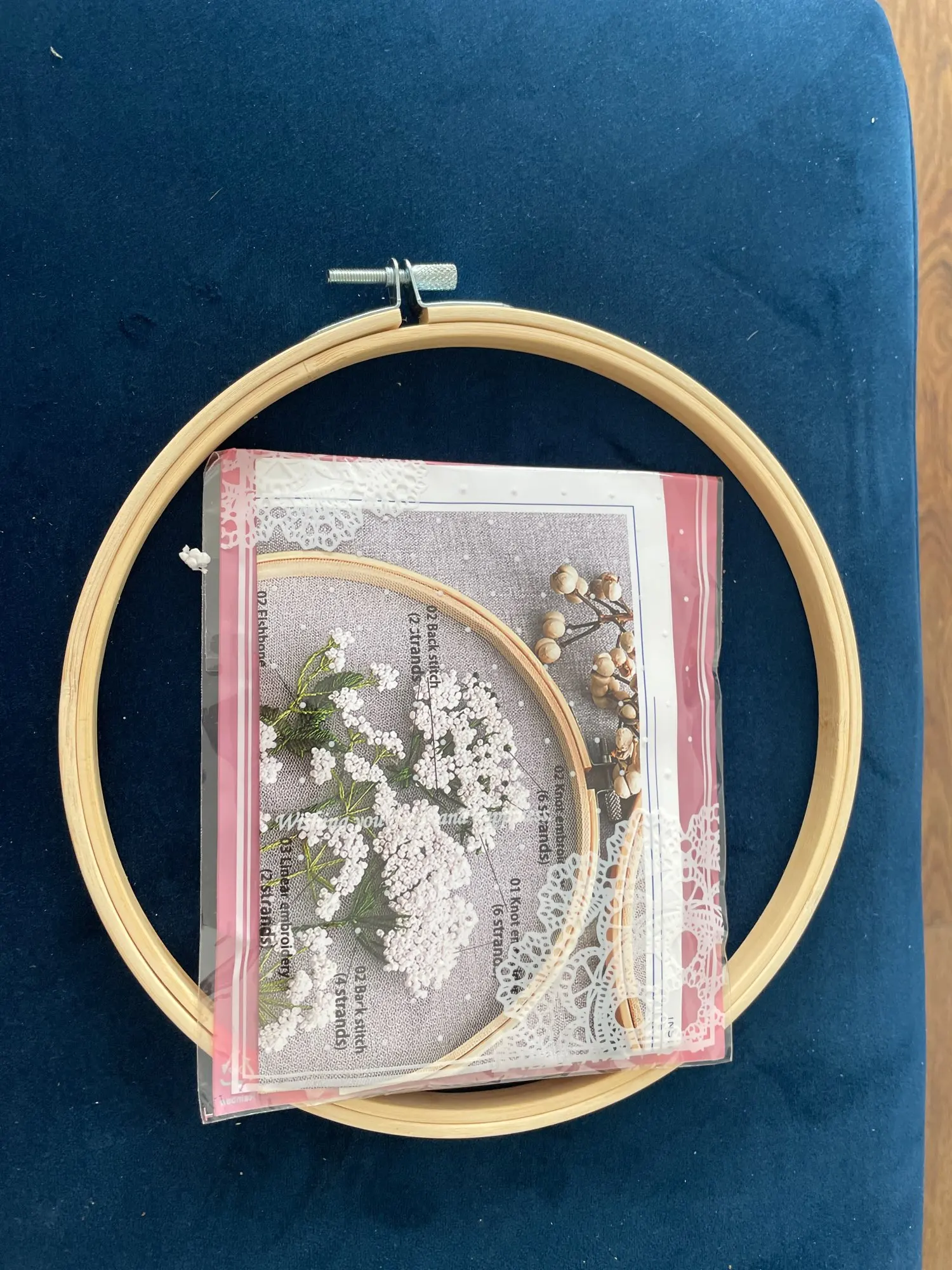 DIY Embroidery for Beginners / European Mesh Embroidery / Flowers