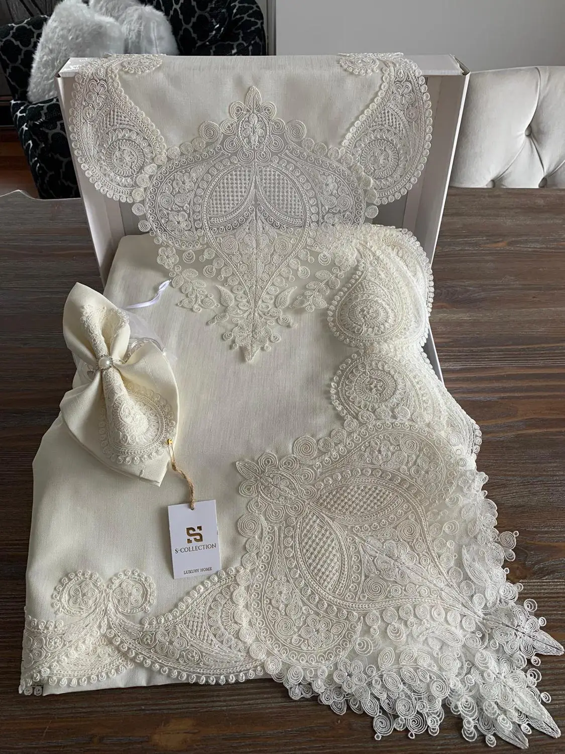 

Luxury Tableware Bunch Decorative (160-220 cm.) 12 Persons Set (38 Pieces) | Wedding | Dinner | Table Runner | Napkin