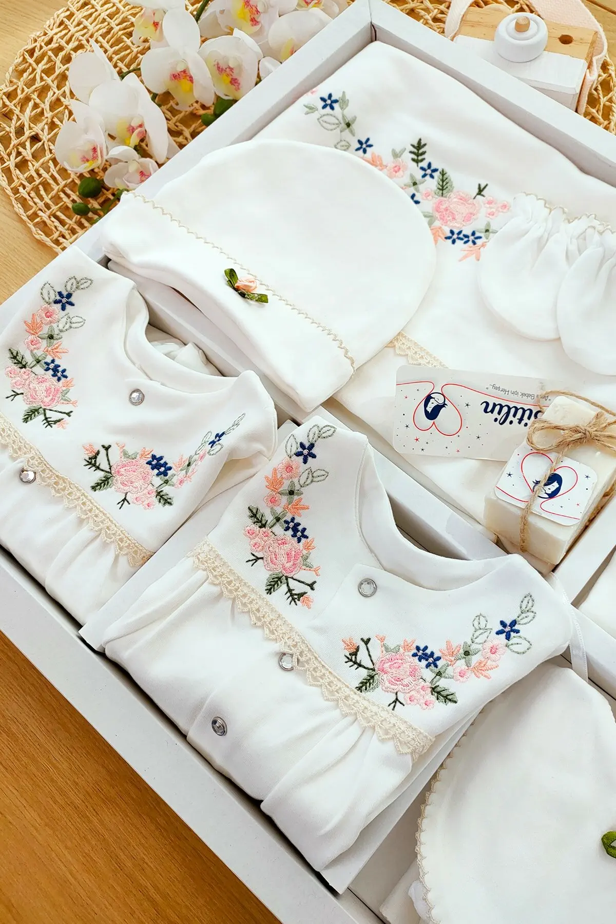 Рисунок 3 - Комплект нижнего белья для новорожденных