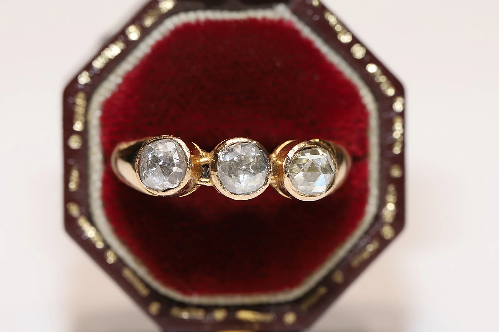 

Vintage 14K Gold Natural Rose Diamond Decorated Pretty Band Style Ring