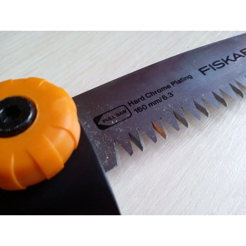 Садовая пила малая Fiskars Xtract™(S) SW73(1000613