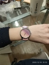 Reloj de las mujeres de color colorido diseño multicolor Retro de cuero banda analógica de aleación de cuarzo reloj de pulsera regalo YE1