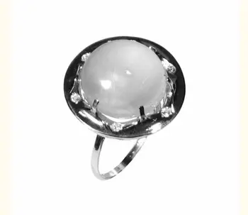 

Silver ring with moonstone
